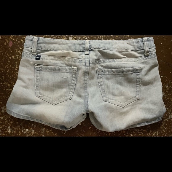 These are a size 7, light blue denim shorts from Almost Famous - Picture 6 of 6